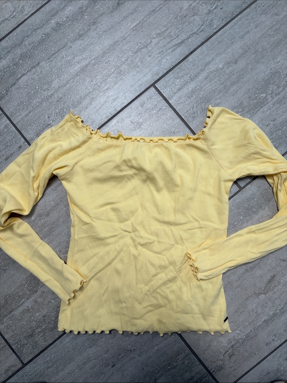 Hollister Pale Yellow Ruffle Trim Slim Tee
